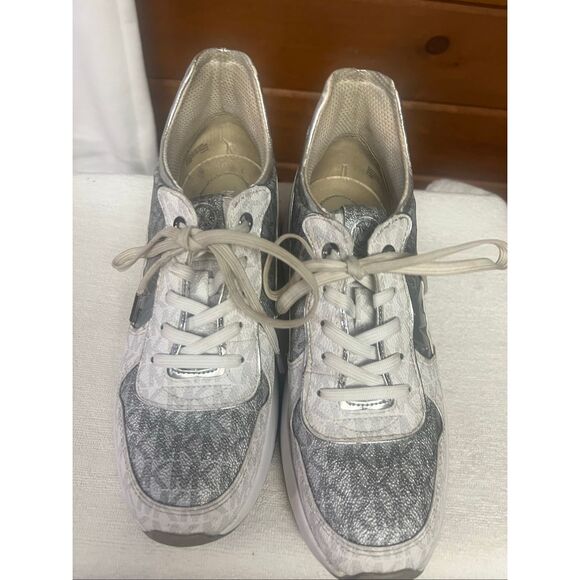 Michael Kors Muse metallic silver /Gray  Sz 7.5 - Picture 6 of 9